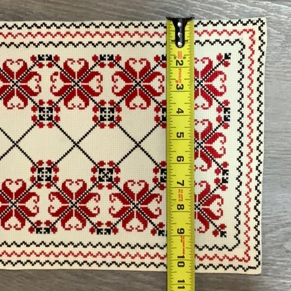Ukrainian “Veshechya” hand embroidered table linen in traditional colours. - Picture 5 of 5